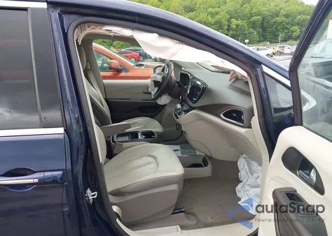 2017 Chrysler Pacifica Touring-L z USA, uszkodzony, nr VIN 2C4RC1BG1HR634210